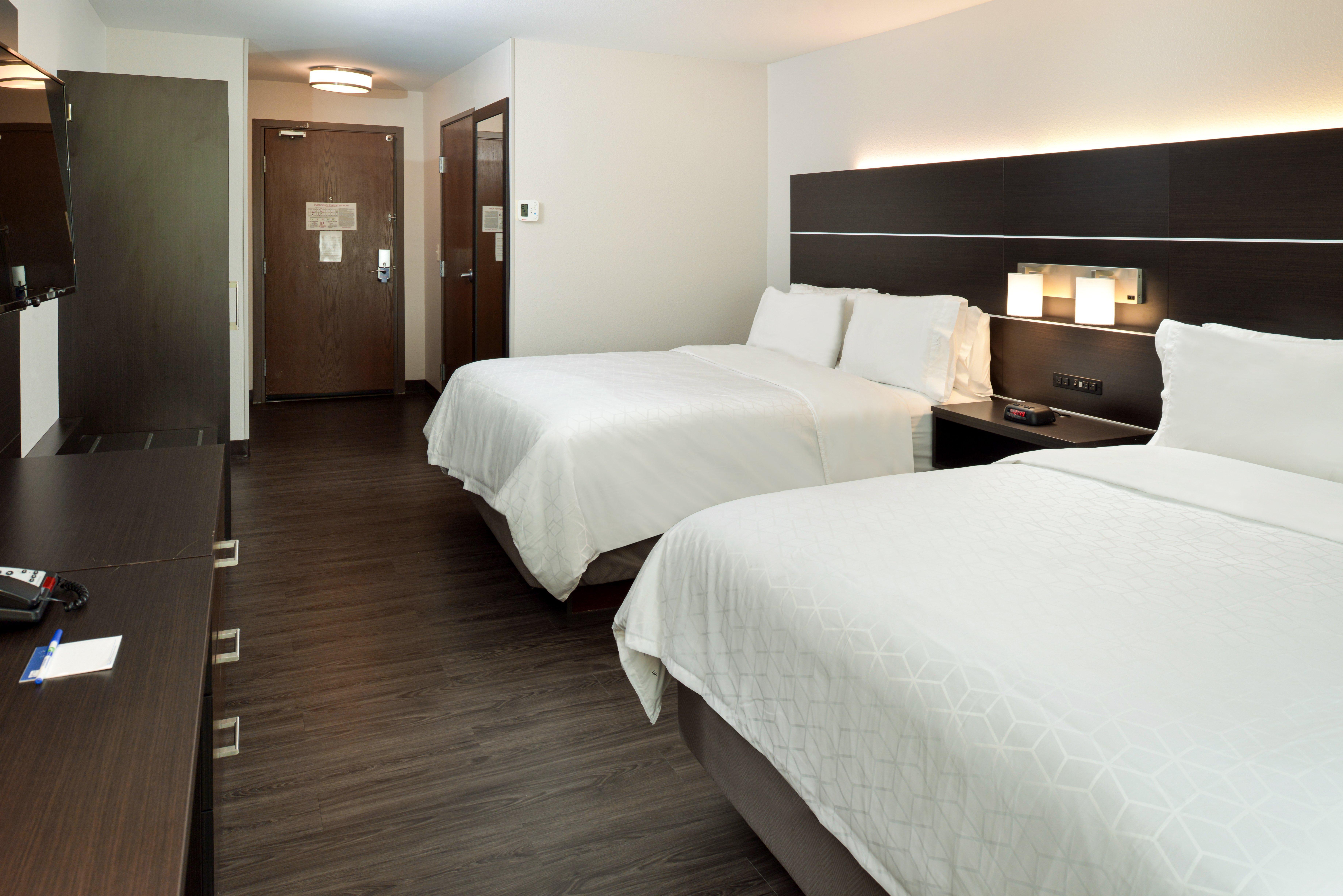 Holiday Inn Express & Suites Pueblo By Ihg Exterior photo