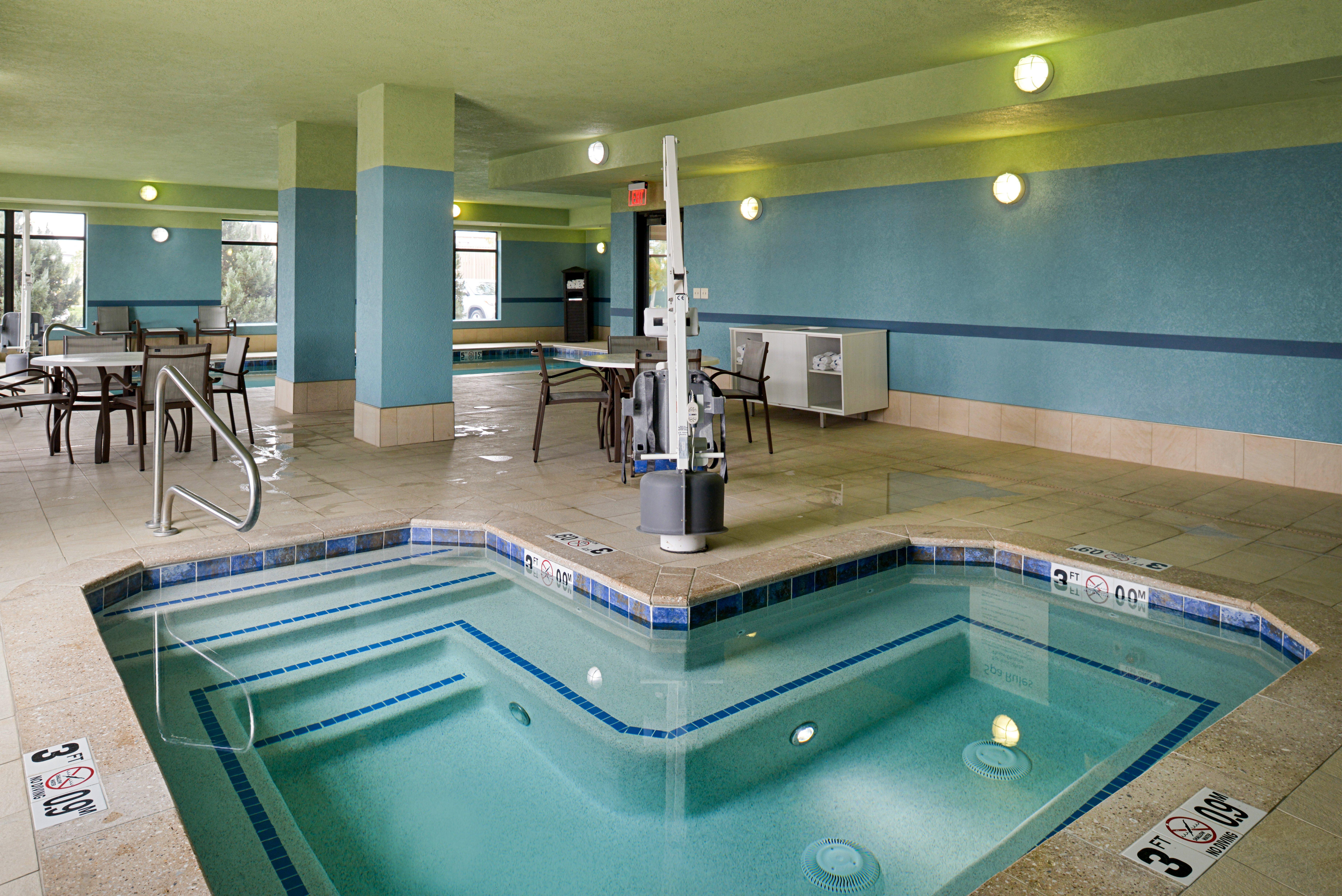 Holiday Inn Express & Suites Pueblo By Ihg Exterior photo