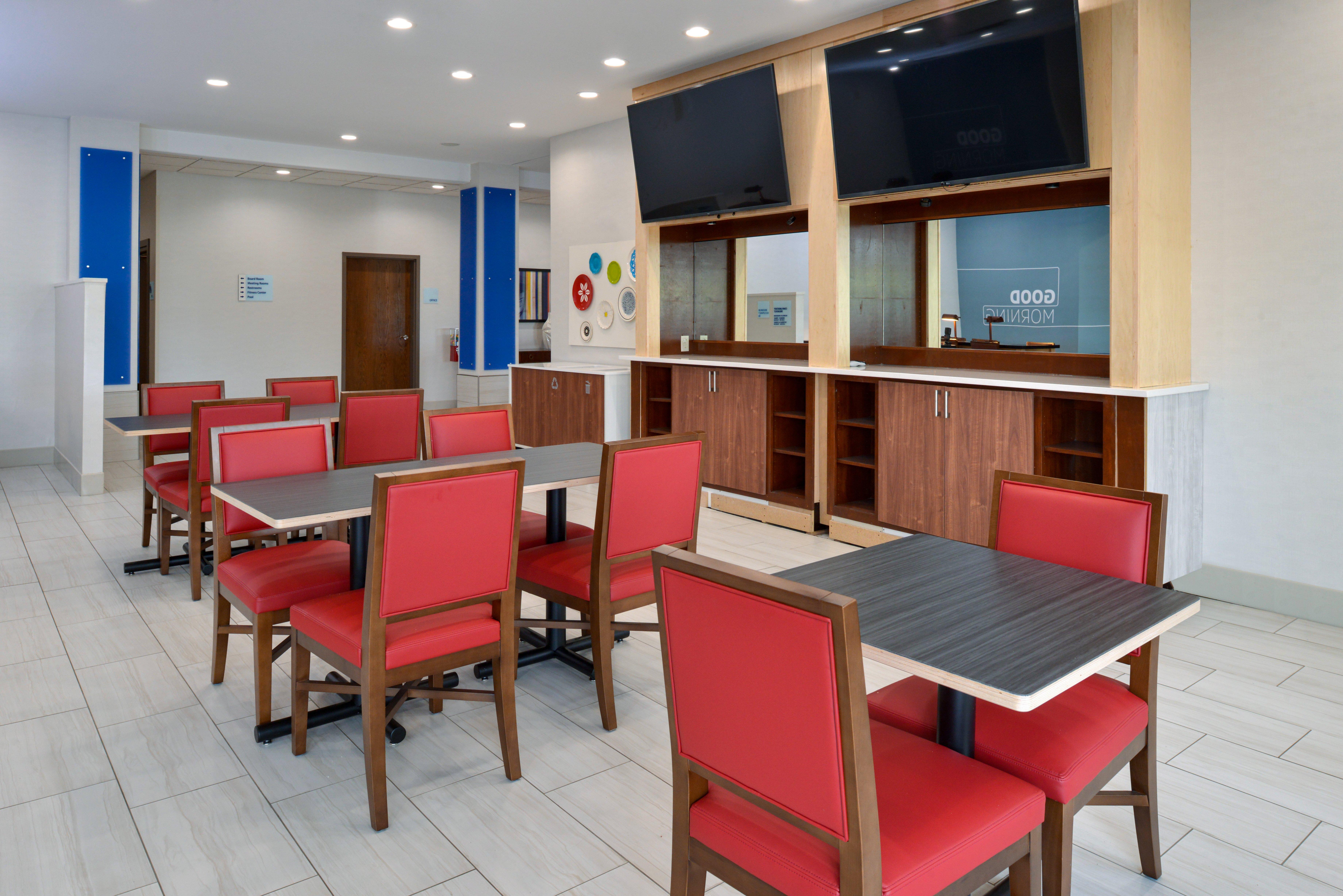 Holiday Inn Express & Suites Pueblo By Ihg Exterior photo
