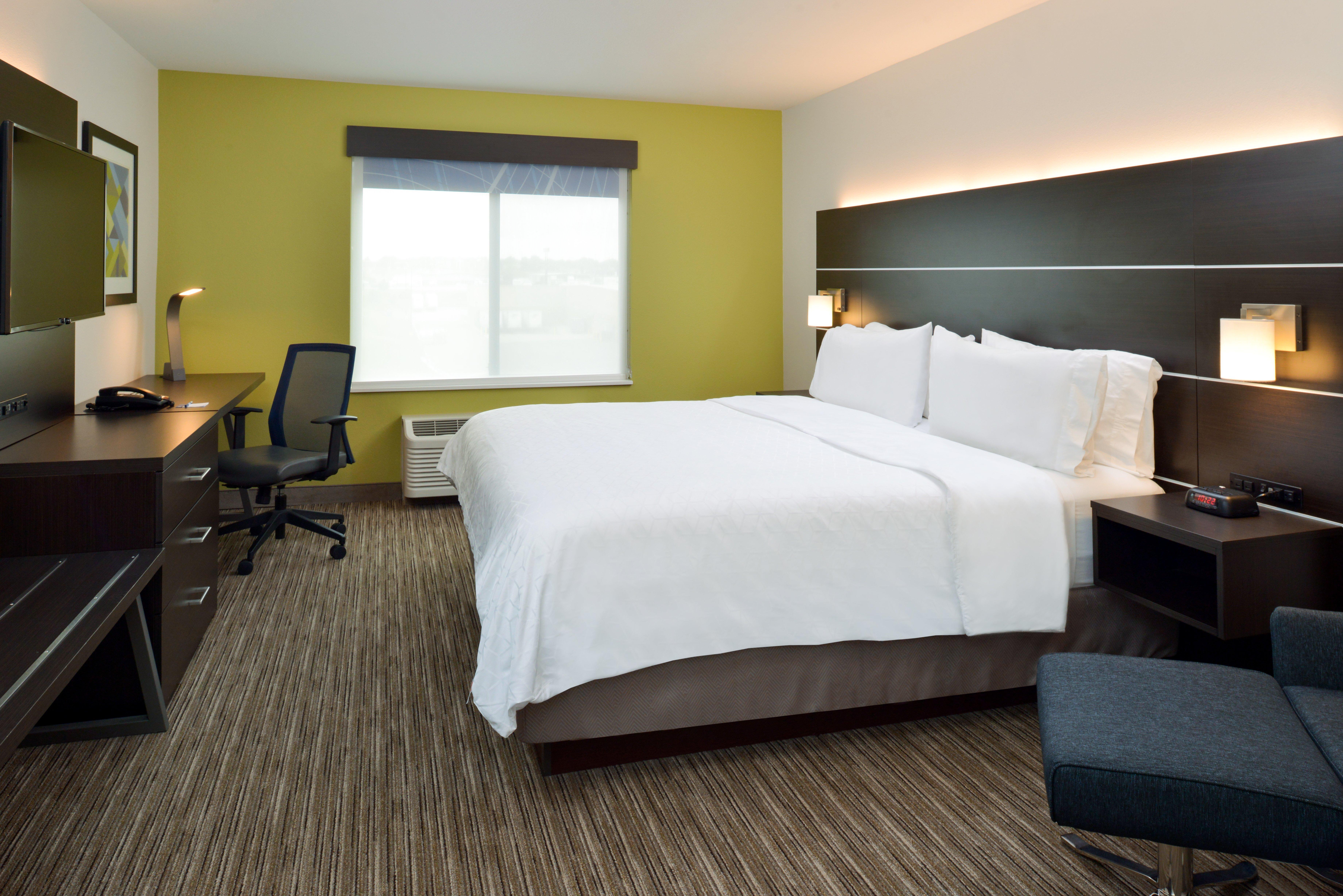 Holiday Inn Express & Suites Pueblo By Ihg Exterior photo