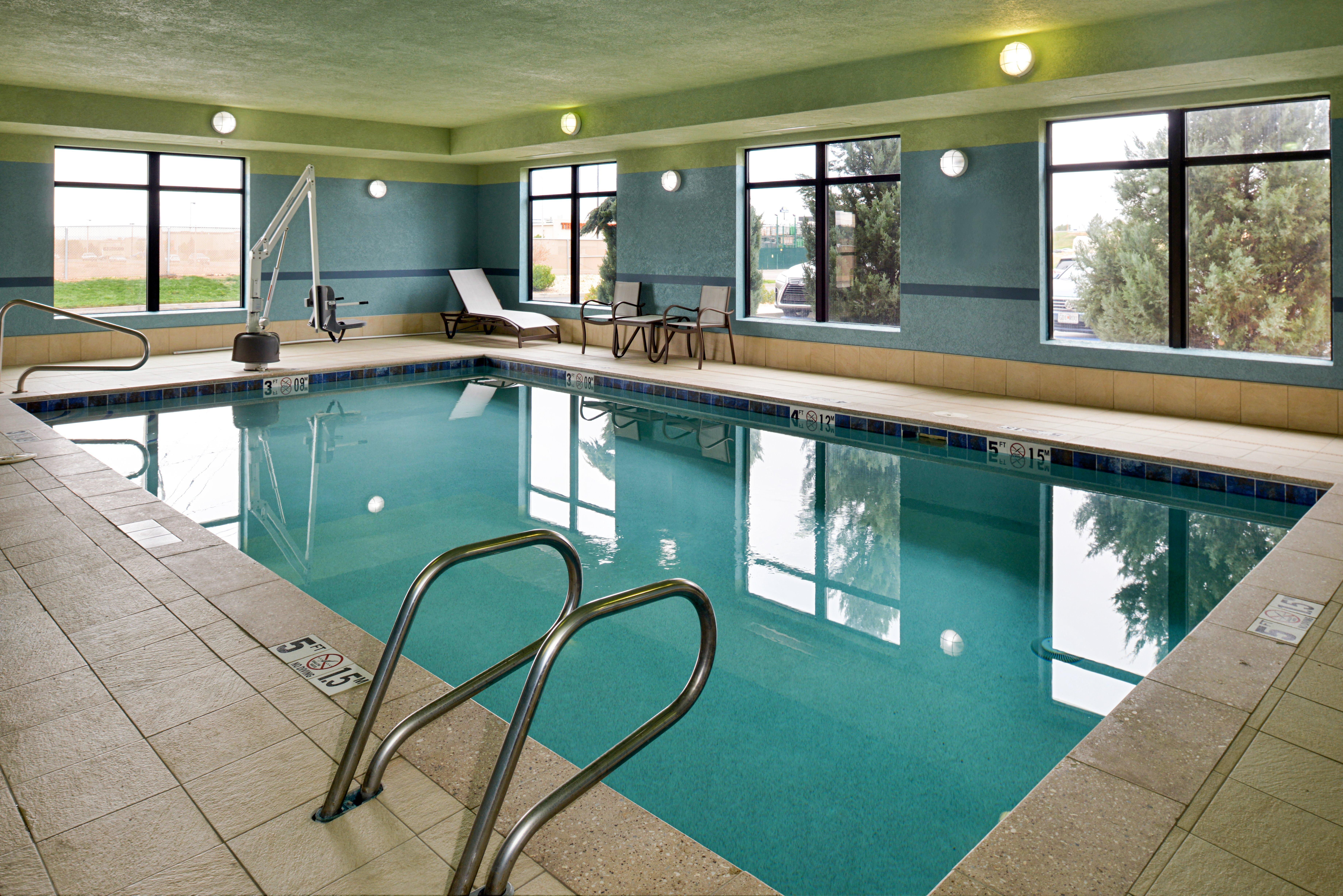 Holiday Inn Express & Suites Pueblo By Ihg Exterior photo