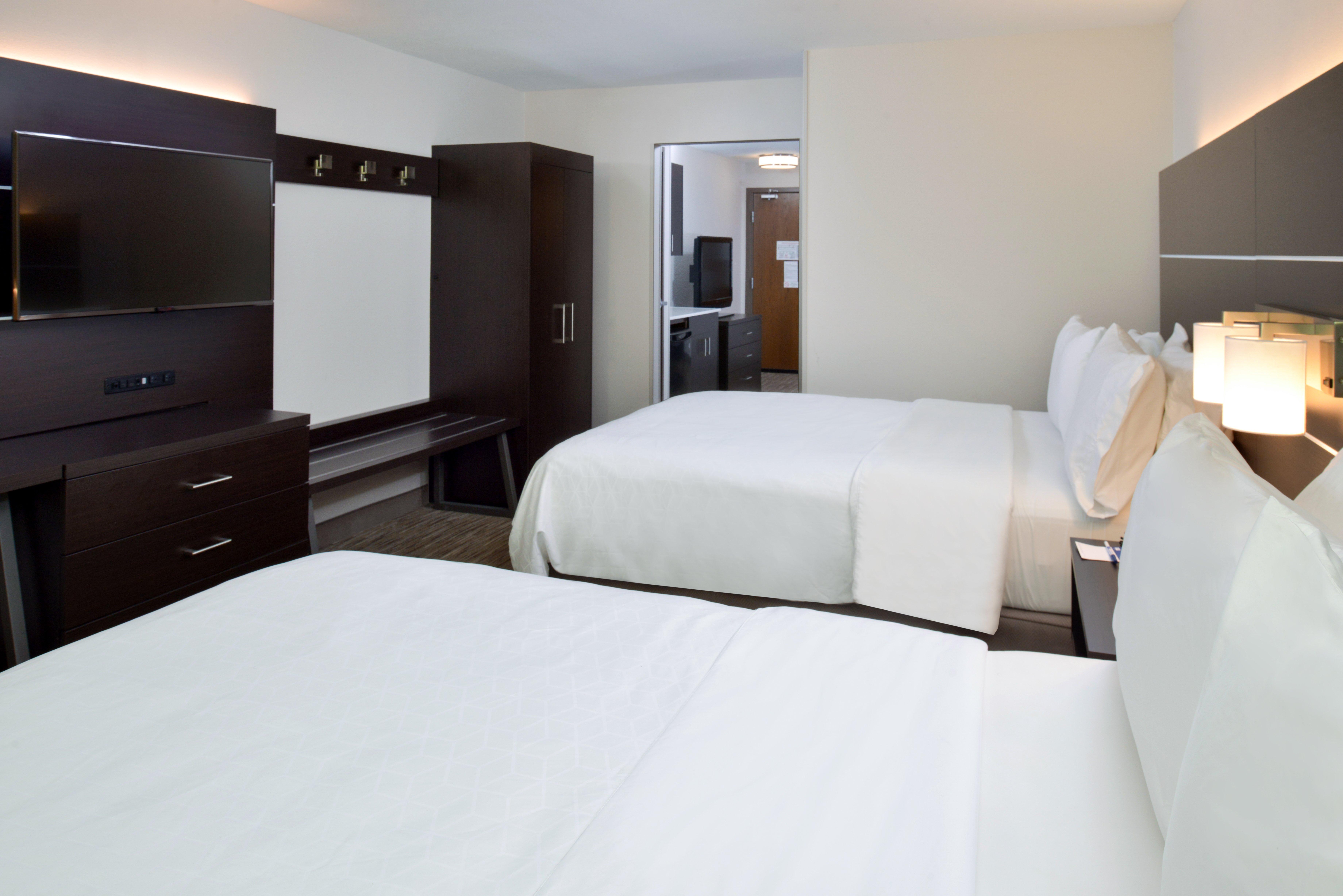 Holiday Inn Express & Suites Pueblo By Ihg Exterior photo