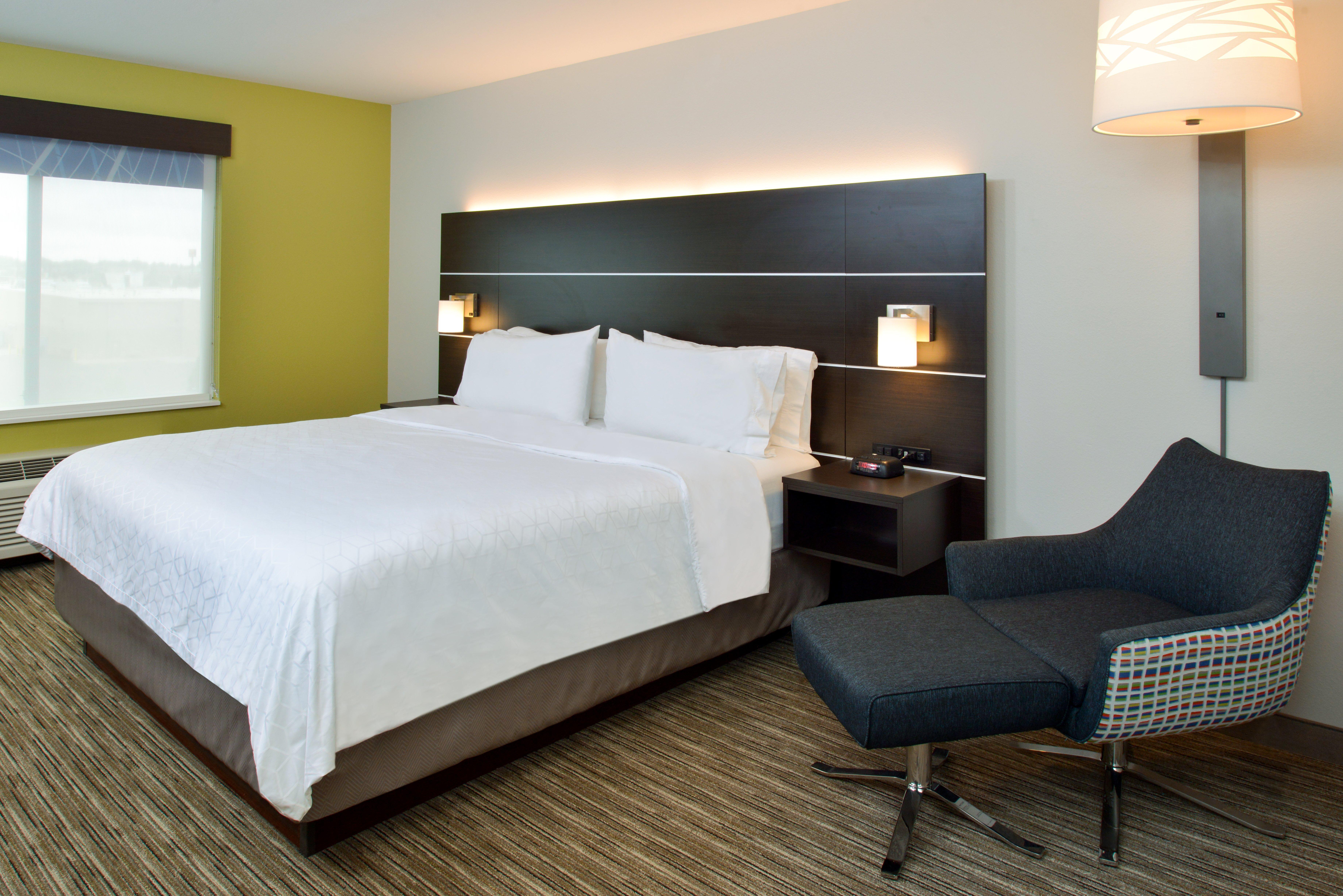 Holiday Inn Express & Suites Pueblo By Ihg Exterior photo