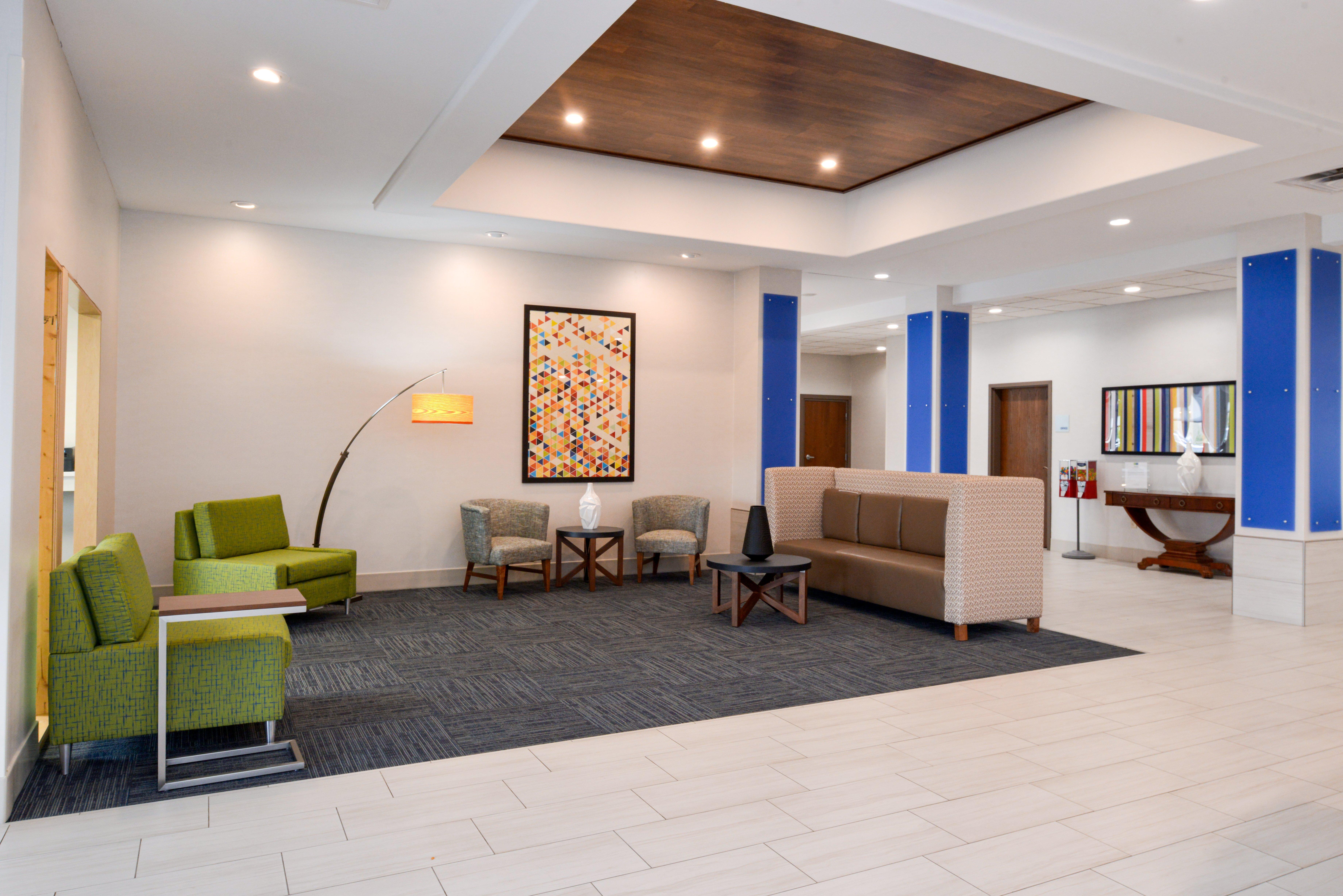 Holiday Inn Express & Suites Pueblo By Ihg Exterior photo