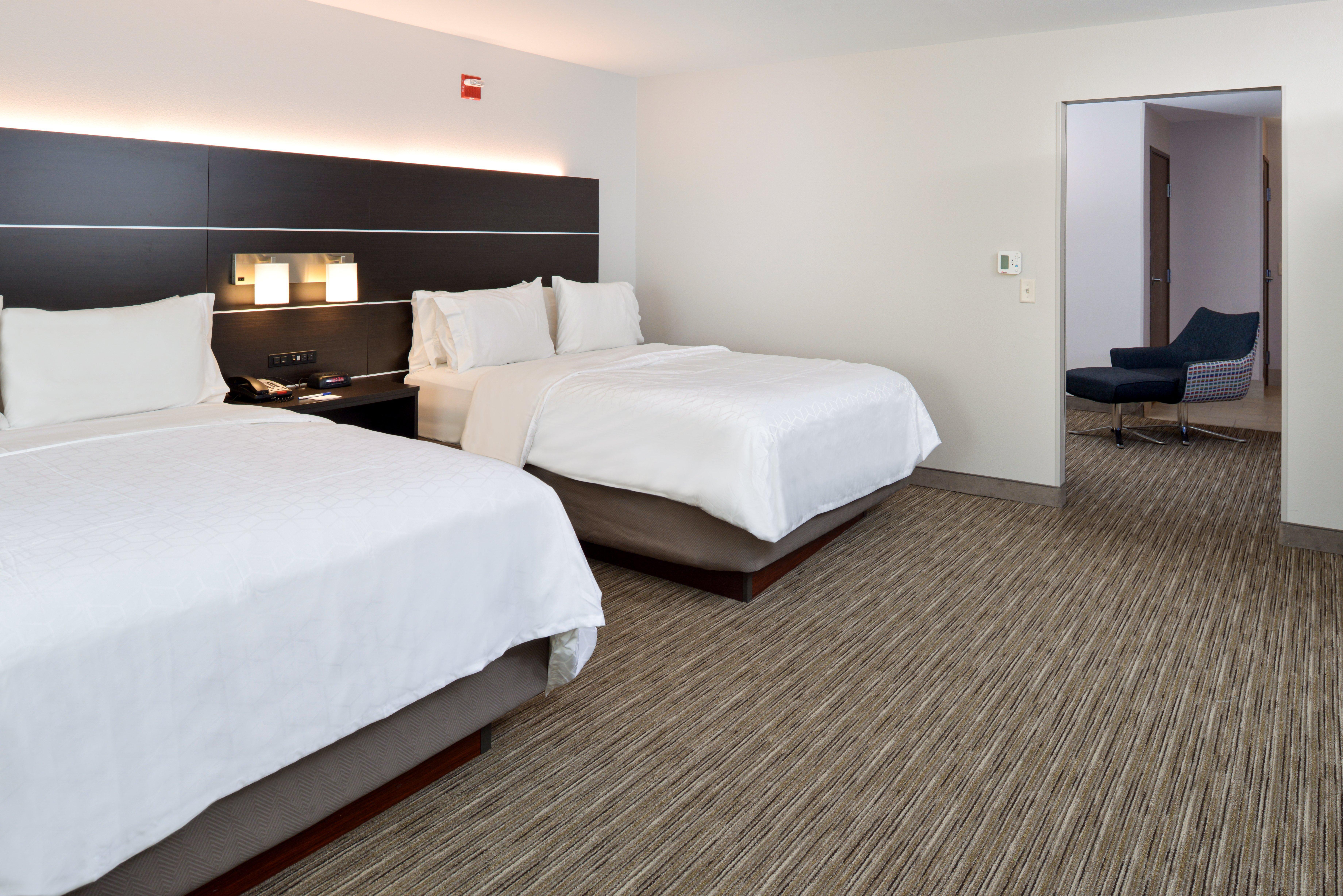 Holiday Inn Express & Suites Pueblo By Ihg Exterior photo