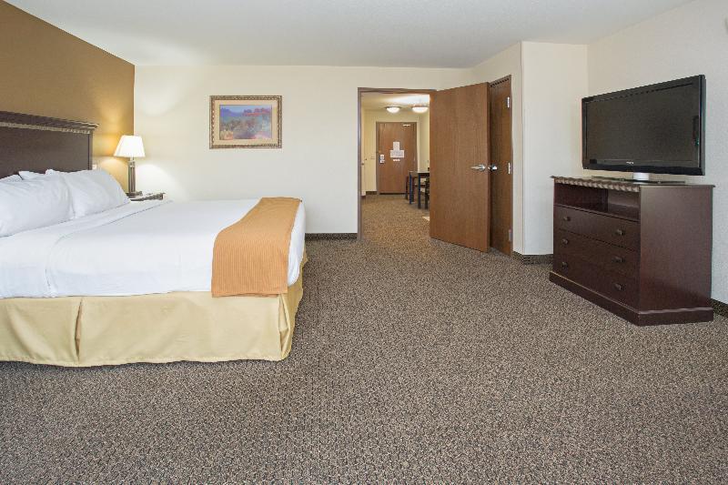 Holiday Inn Express & Suites Pueblo By Ihg Exterior photo