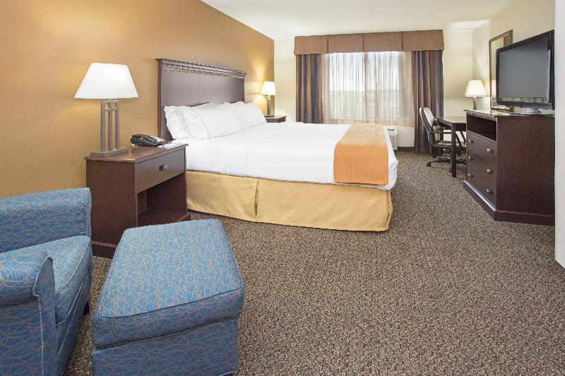 Holiday Inn Express & Suites Pueblo By Ihg Exterior photo
